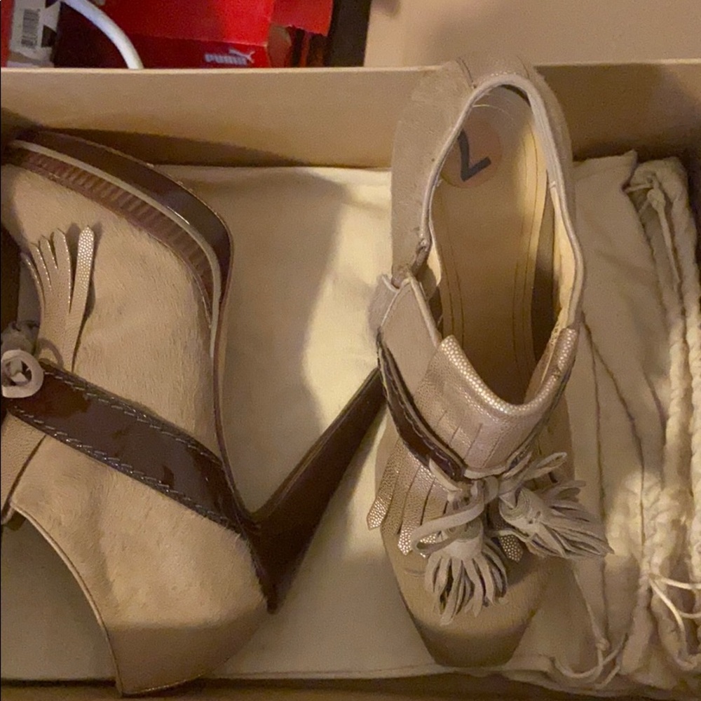 Shoe - Picture 2 of 2